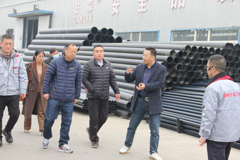 三门峡市陕州区水利局张局长，自来水公司赵总经理等人莅临陕西公海7108线路实业公司考察指导工作
