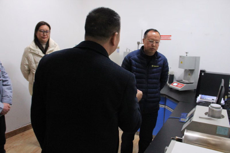 三门峡市陕州区水利局张局长，自来水公司赵总经理等人莅临陕西公海7108线路实业公司考察指导工作